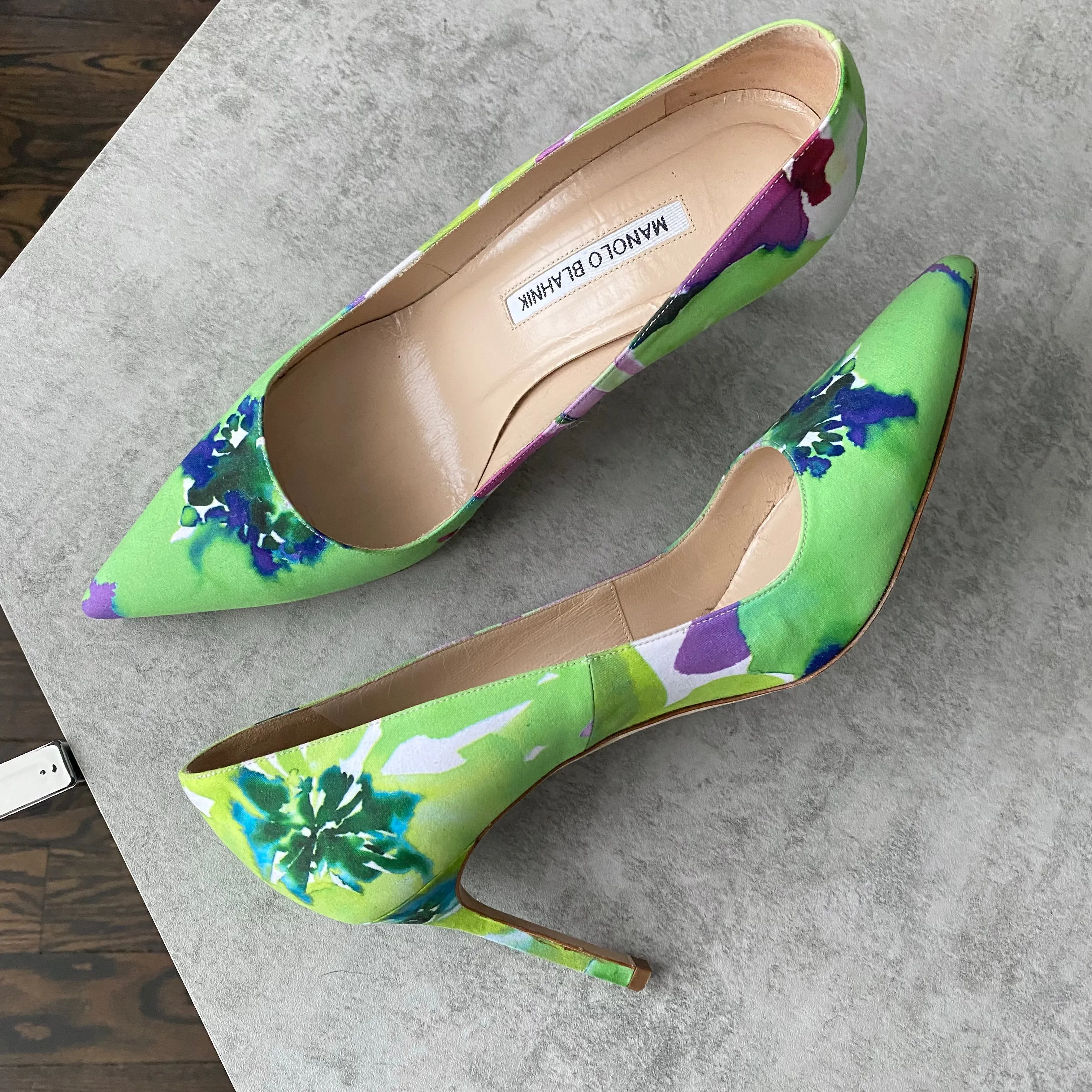 Manolo Blahnik Green Watercolor Fabric Pumps - 38